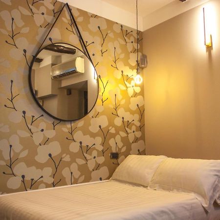 Relais Santa Chiara Apartment เนเปิลส์ ภายนอก รูปภาพ