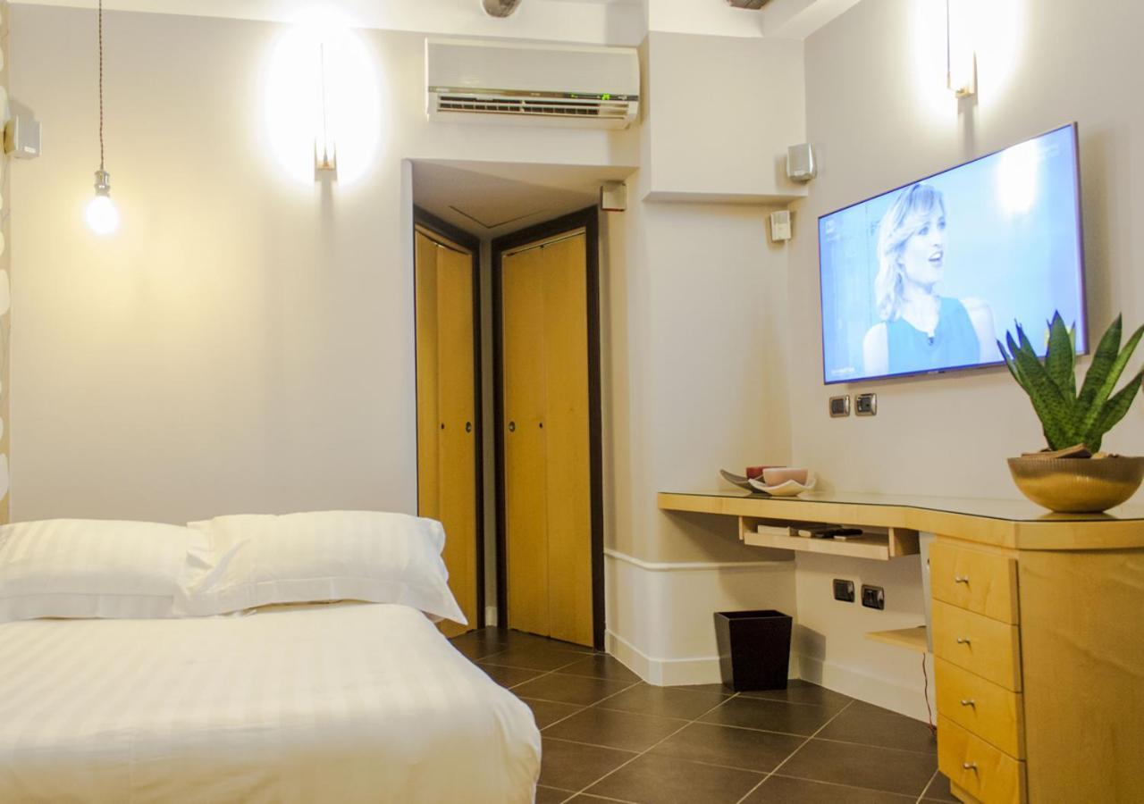 Relais Santa Chiara Apartment เนเปิลส์ ภายนอก รูปภาพ