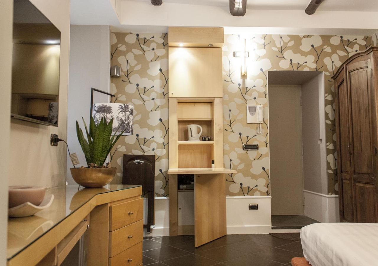 Relais Santa Chiara Apartment เนเปิลส์ ภายนอก รูปภาพ