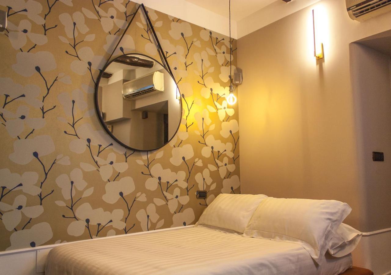 Relais Santa Chiara Apartment เนเปิลส์ ภายนอก รูปภาพ