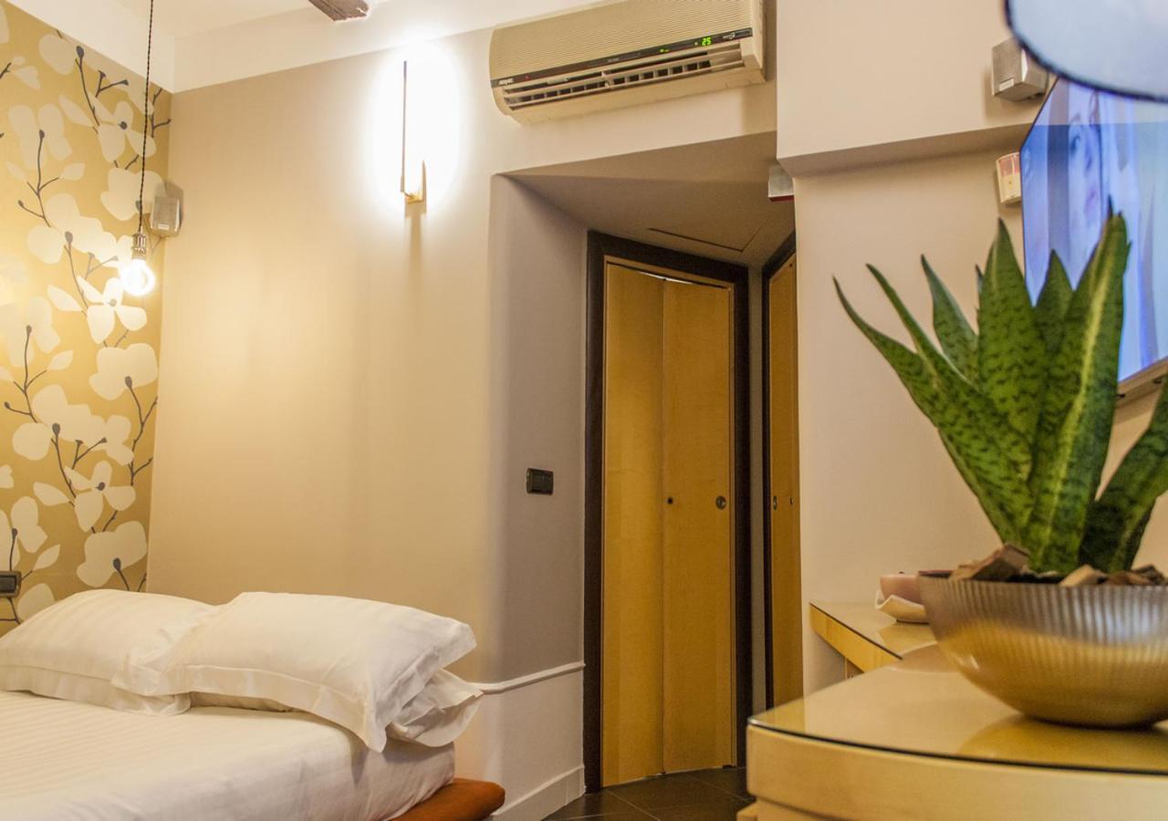 Relais Santa Chiara Apartment เนเปิลส์ ภายนอก รูปภาพ
