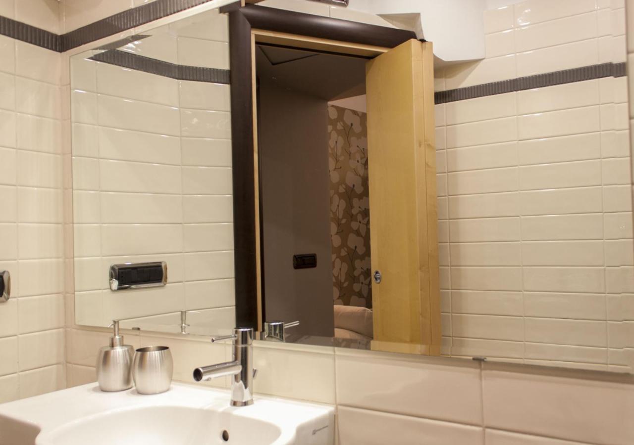 Relais Santa Chiara Apartment เนเปิลส์ ภายนอก รูปภาพ